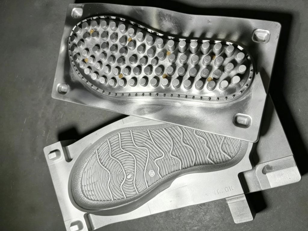PU Sole Pouring Mold Description